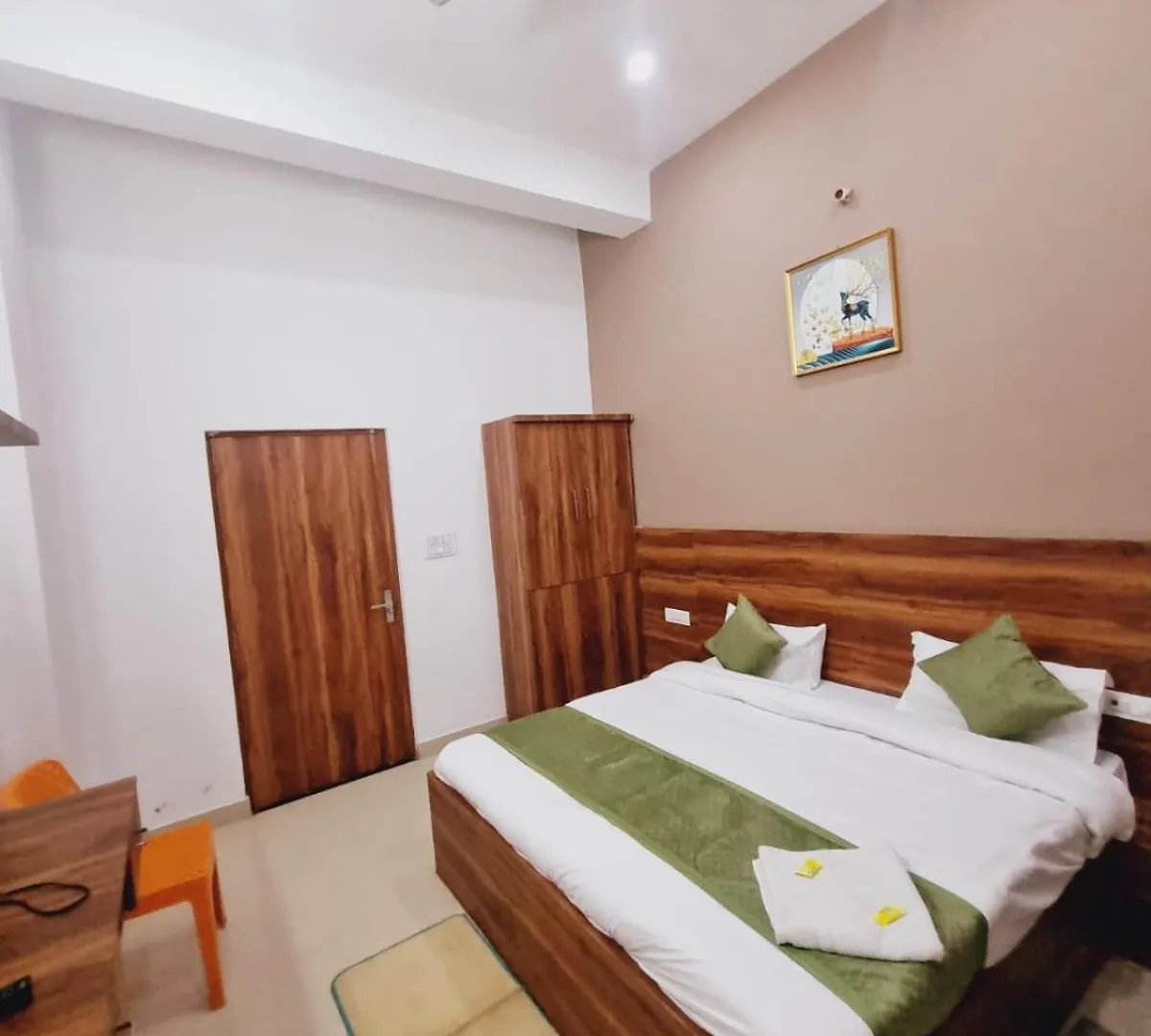 Hotel Taj Street Family Home Stay - By Mb Agra