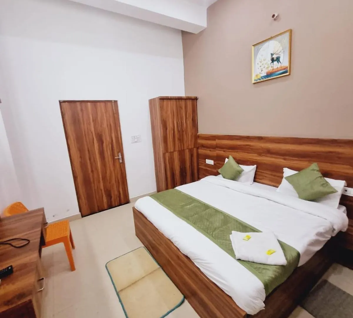 Hotel Taj Street Family Home Stay - By Mb Agra  3*, Agra (Uttar Pradesh)